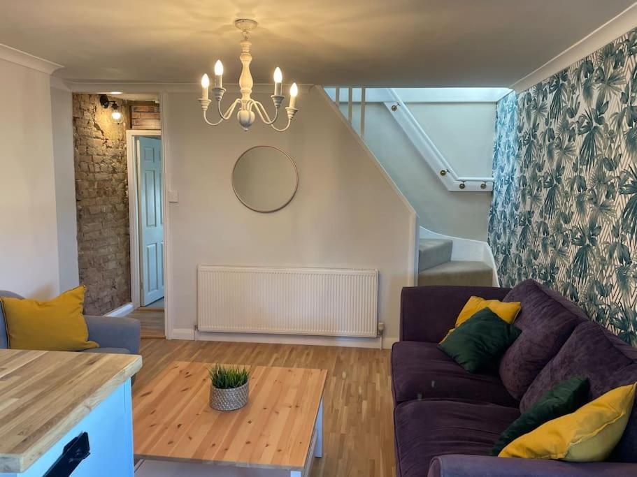 Stylish & Spacious 2 Storey, 3 Bed Apartment Gravesend Exteriér fotografie