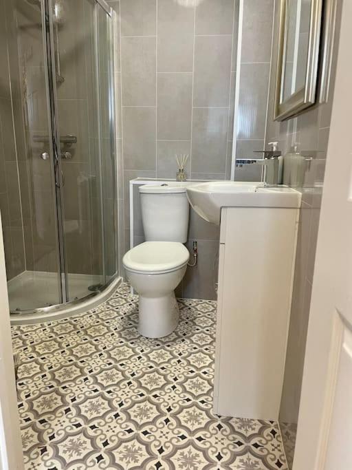 Stylish & Spacious 2 Storey, 3 Bed Apartment Gravesend Exteriér fotografie
